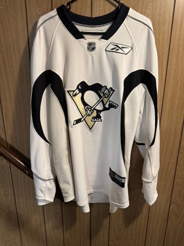 Pittsburgh Penguins white Reebok practice jersey
