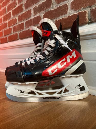 2024 CCM JetSpeed Shock Hockey Skates Regular Width 8 (Used)