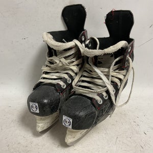 Used Bauer VAPOR X500 Intermediate Hockey Skate White/Black/Red Intermediate 4.5 11855-S000190960