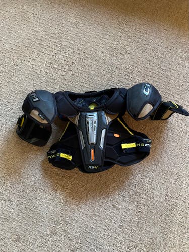 Men's Small Senior CCM Tacks AS-V Shoulder Pads (Used)