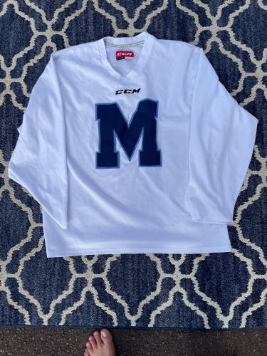 White Large Men's CCM 5000 Jersey (Used)