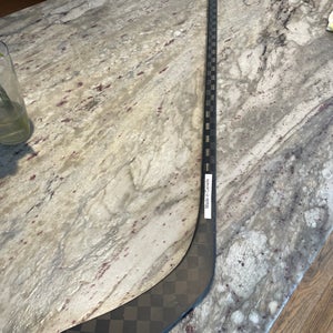 Intermediate North prostock stick like the Bauer Twitch Right Handed Hockey Stick P28 (New)