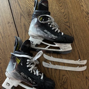 Bauer Vapor Hyperlite 2 Hockey Skates 6.5 PLUS ADD'L 254mm Bauer Fly-Ti Runner (Used)