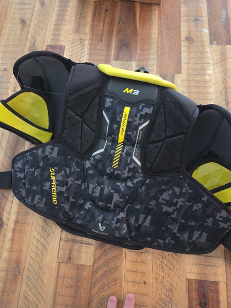 Medium Junior Bauer Supreme M3 Shoulder Pads (Used)