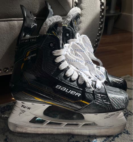 Bauer Supreme M5 Pro Hockey Skates Size 5.5 fit 2