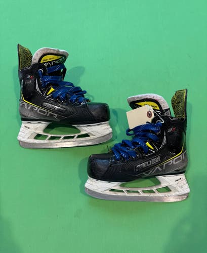 Youth Bauer Vapor 3X Hockey Skates | Size 13Y Regular Width (D)