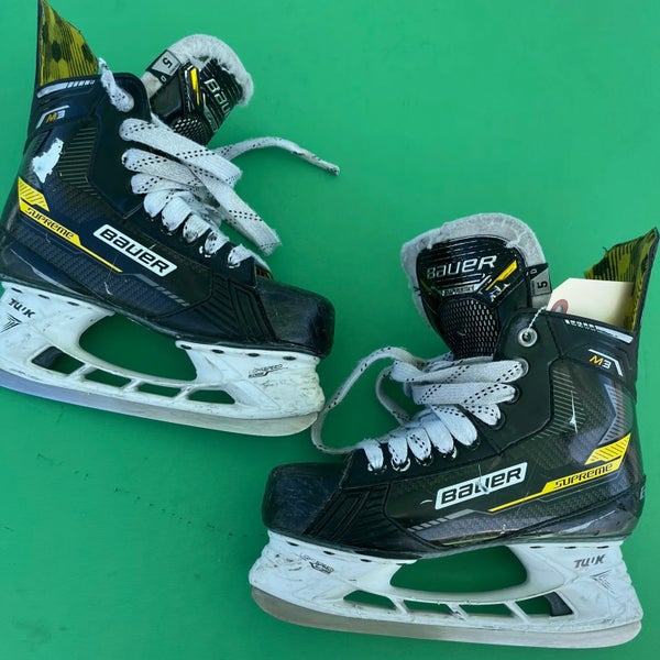 Intermediate Bauer Supreme M3 Hockey Skates | Size 5 Regular Width (D)