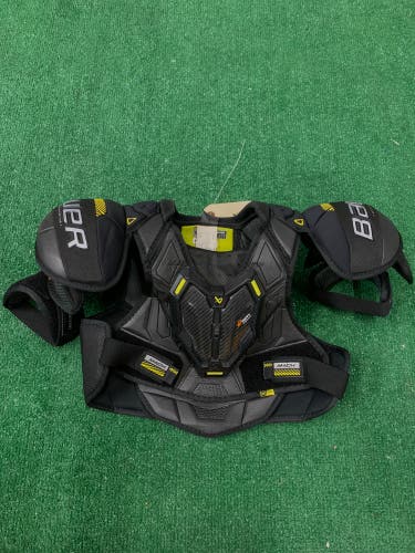 Medium Intermediate Bauer Supreme Mach Shoulder Pads (Used)