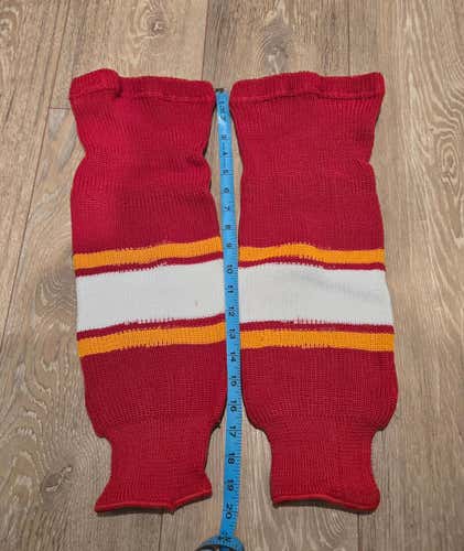 Red Youth small Athletic Knit Hockey Socks (New) 20" Length