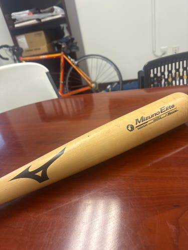 Mizuno MZM243 Maple BBCOR Certified Bat (-3) 28 oz 31" (Used)