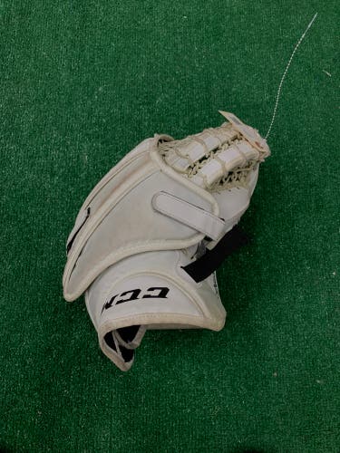 Junior CCM P2.5 Goalie Glove Regular (Used)