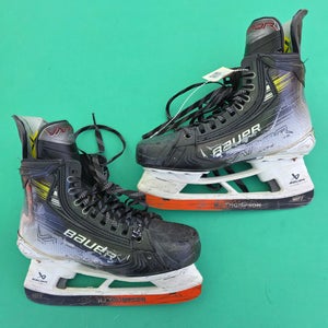 Intermediate Bauer Vapor Hyperlite 2 Hockey Skates | Size 5.5 Fit 2