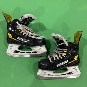 Junior Bauer Supreme M4 Hockey Skates | Size 3 Regular Width (D)
