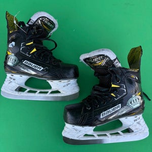 Junior Bauer Supreme M4 Hockey Skates | Size 3 Regular Width Size (D)