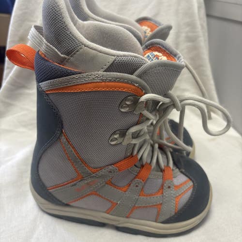 Junior Size 2 BURTON MOTO KIDS SNOWBOARD BOOTS