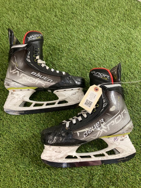 Senior Bauer Vapor Hyperlite Hockey Skates Regular Width 7.5 (Used)