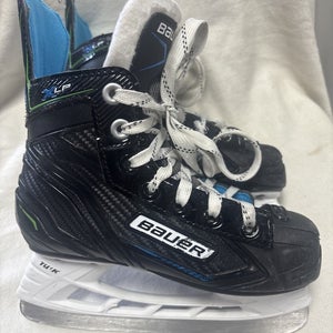 Junior Youth Size 12 Bauer XLP Ice Skates.