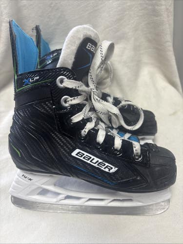 Junior Youth Size 12 Bauer XLP Ice Skates.