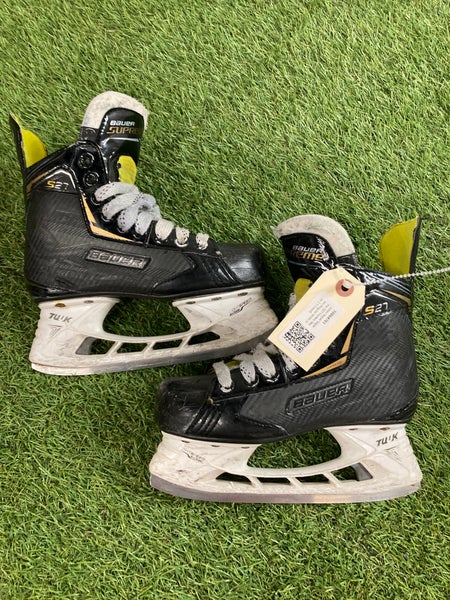 Junior Bauer Supreme S27 Hockey Skates Regular Width Size 2.5 (Used)