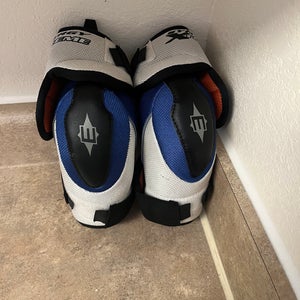 Intermediate Large Easton Synergy Elbow Pads (Used)