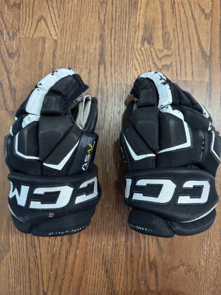 CCM D30 Gloves 12" (Used)
