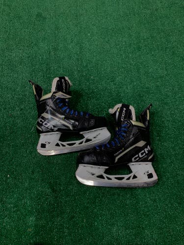 Intermediate CCM AS-V Hockey Skates Size 5.5 (Used)