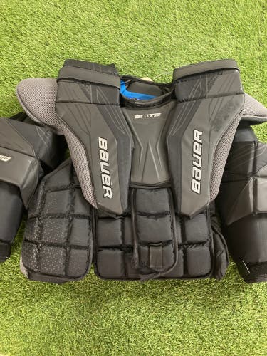 Intermediate Medium Bauer Elite Goalie Chest Protector (Used)