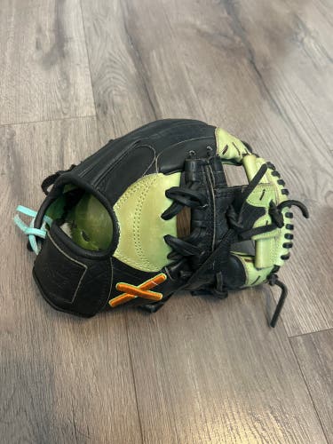 Aria Absolutely Ridiculous Green Apple Ice Cream Glove11.5