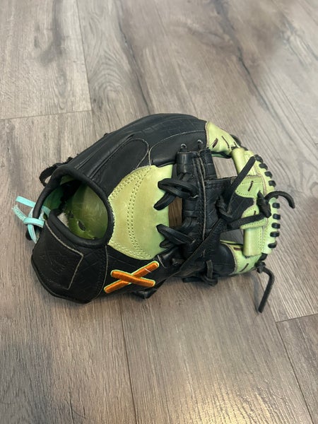 Aria Absolutely Ridiculous Green Apple Ice Cream Glove11.5