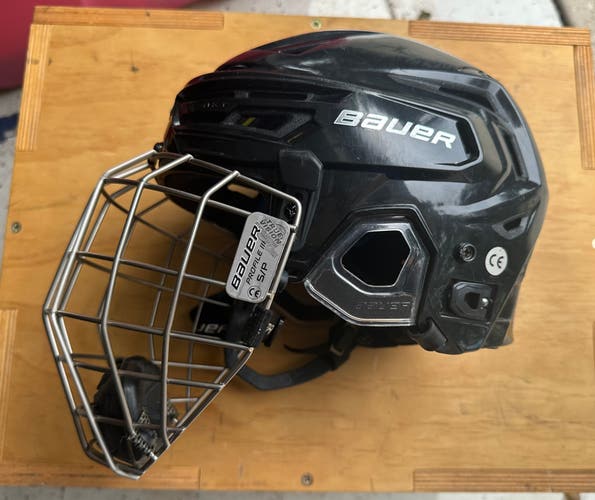 Small Bauer Re-Akt 150 Helmet (Used)