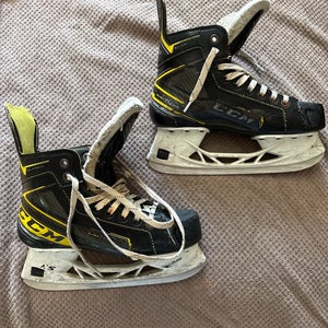 CCM Tacks Hockey Skates Regular Width Size 5 (Used)