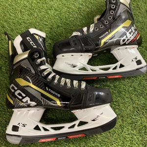 Senior CCM AS-V Pro Hockey Skates Regular Width 8.5 (New)