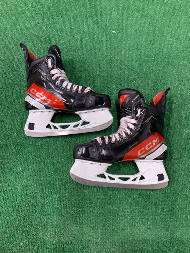 Intermediate CCM JetSpeed FT6 Pro Hockey Skates Regular Width 6 (New)