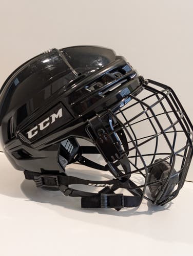 Medium CCM Tacks 910 Helmet w/cage Combo (Used)