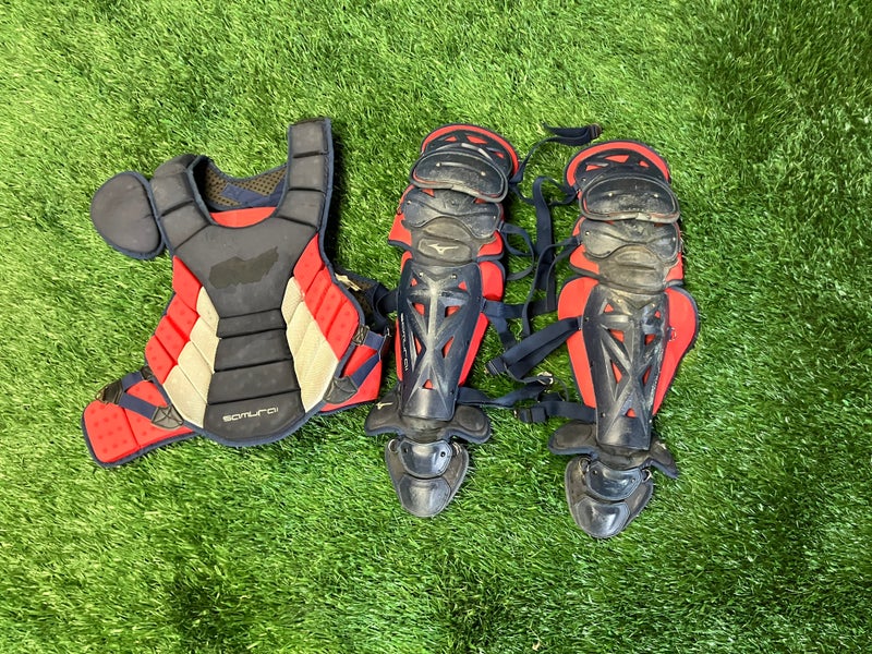 Mizuno Catcher's Set (Used)