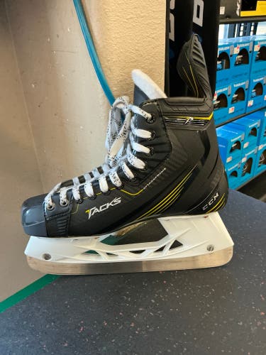2015 CCM Tacks Hockey Skates Regular Width 8.5 (New)