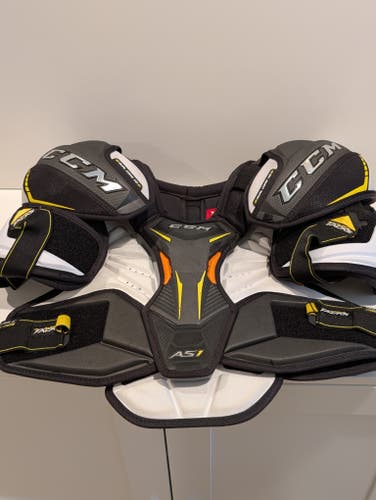 Large Senior CCM Super Tacks AS1 Shoulder Pads (Used)