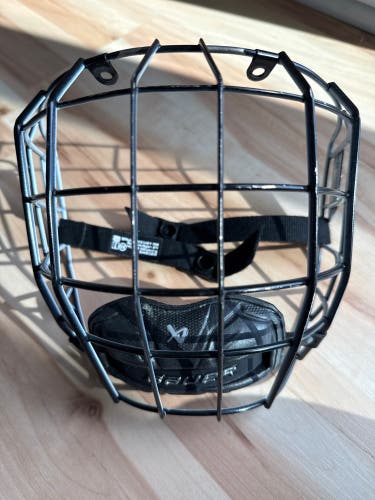 Small Bauer True Vision Full Cage (Used)