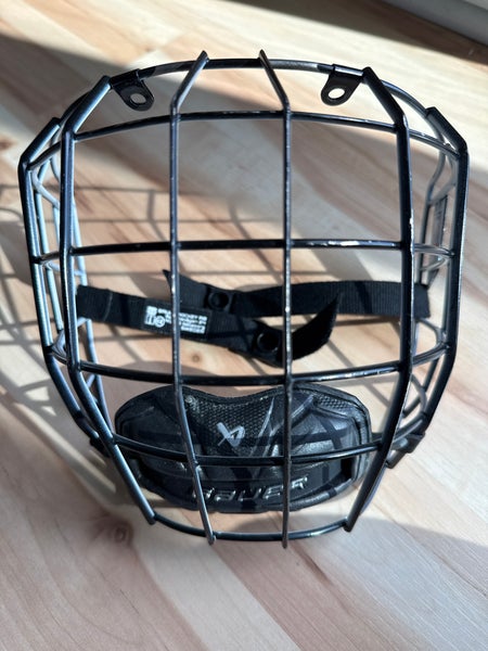 Small Bauer True Vision Full Cage (Used)