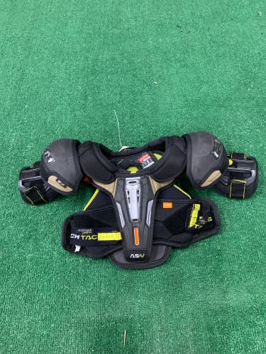 Medium Junior CCM AS-V Shoulder Pads (Used)