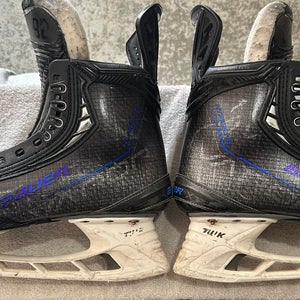 Used Intermediate Bauer Vapor Hyperlite Hockey Skates | Size 5