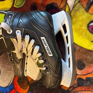 Bauer XLS Hockey Skates Size 2.5 (Used)