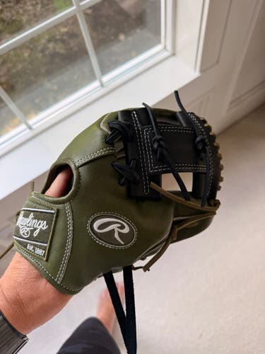 Infield RH Rawlings Heart of the Hide Baseball Glove 11.5" - New Loops/New Web (Used)