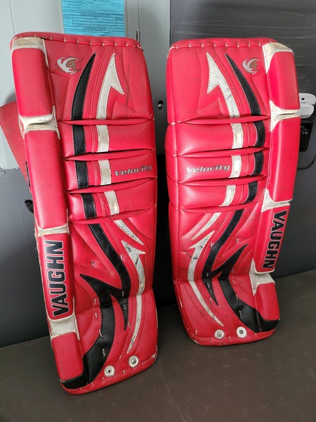 Used Intermediate Vaughn V4 7250 Goalie Leg Pads 28"