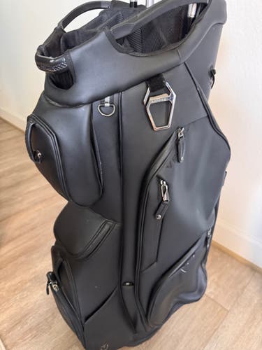 Vessel lux pro cart bag 14 way top (less than a year old)