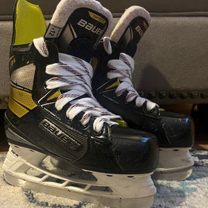 Bauer Supreme 3S Hockey Skates Regular Width Youth 12 (Used)