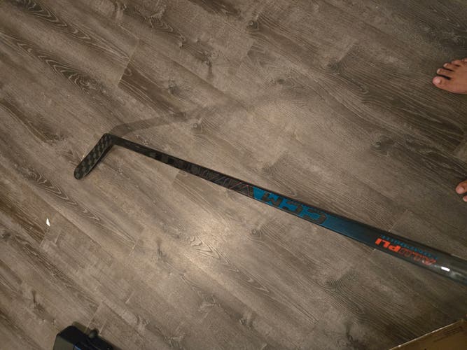 Senior CCM Vizion Left Hand Hockey Stick P29+1/4 (Used)