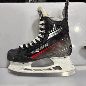 Bauer Vapor X3 Hockey Skates Regular Width Size 5.5 (Used)