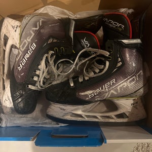 2021 Bauer Vapor Hyperlite Hockey Skates Regular Width 6 (Used)