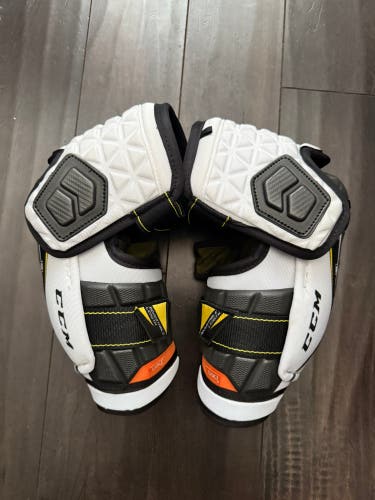 New Pro Stock CCM Ultra Tacks Pro Extended Cuff Elbow Pads Senior Medium